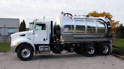 ALUMINUM TANK TRUCK 3200 USG